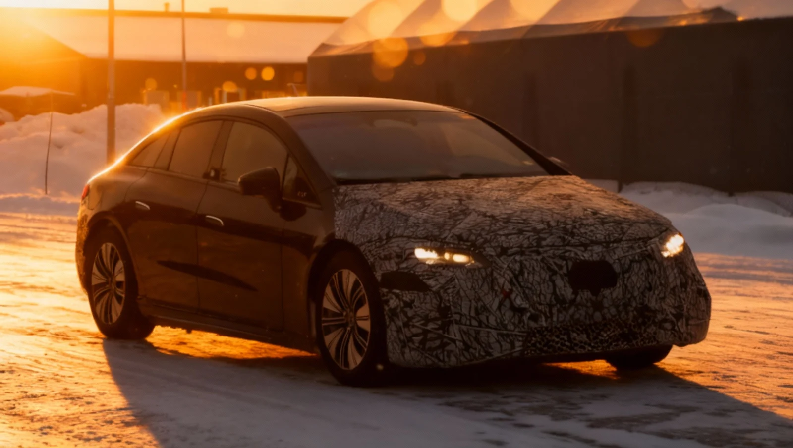 Mercedes EQS 2027: Rivoluzione Elettrica e Sfida a Lucid