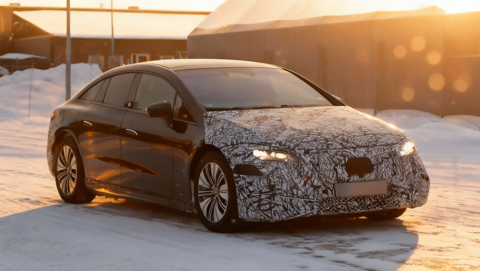 Mercedes EQS 2027: Rivoluzione Elettrica Tra Efficienza e Ricarica Veloci