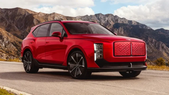 Bentley lancia il suo primo SUV elettrico: l'80% dei clienti lo comprarebbe