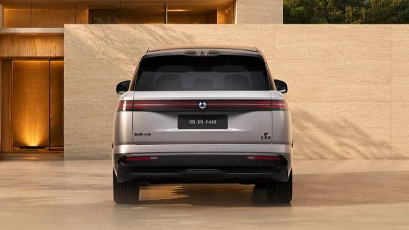 Denza N8, il SUV elettrico BYD da 1.003 km di autonomia