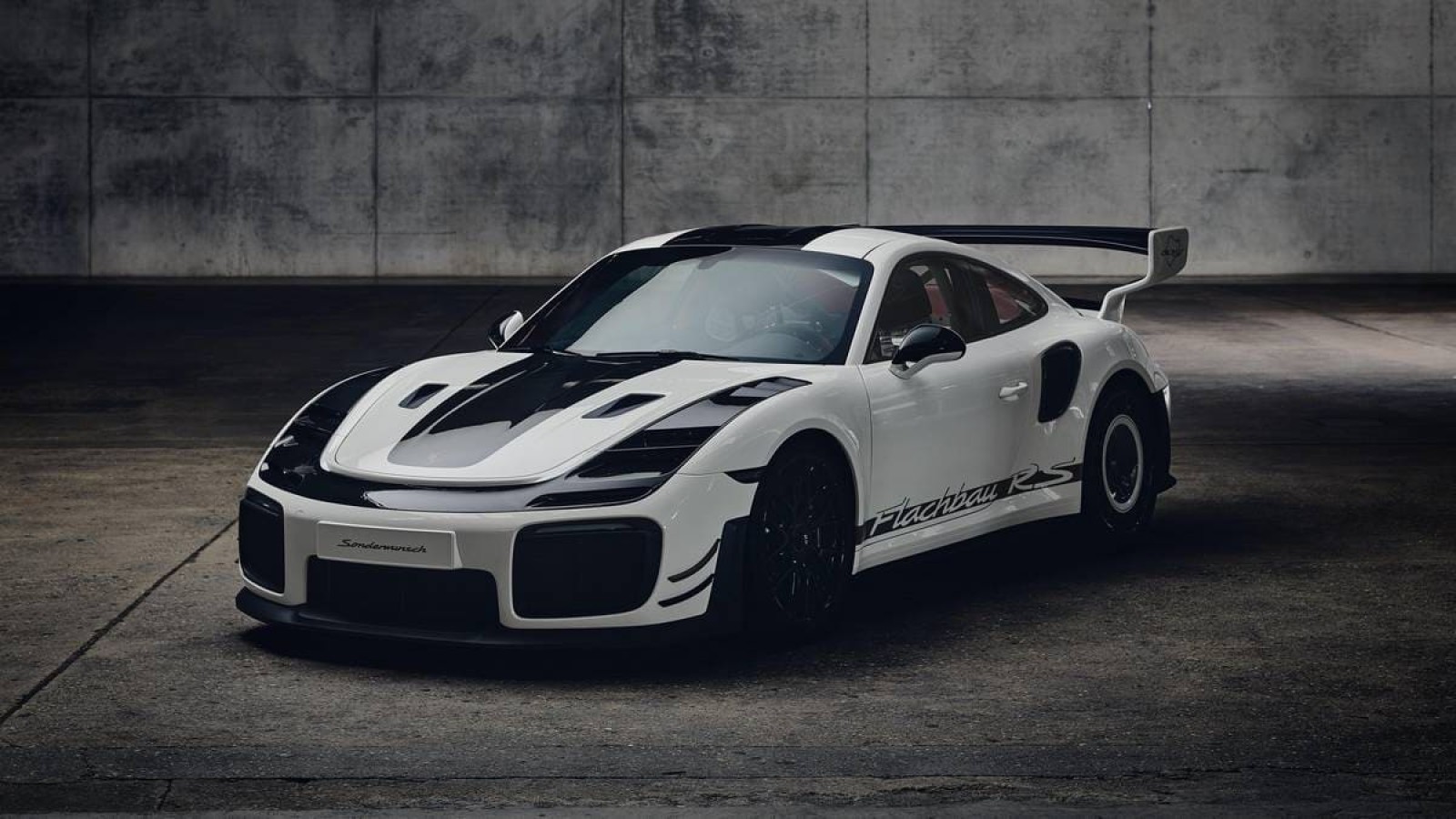 Porsche 911 GT2 RS Flachbau RS: la one-off che rievoca Moby Dick