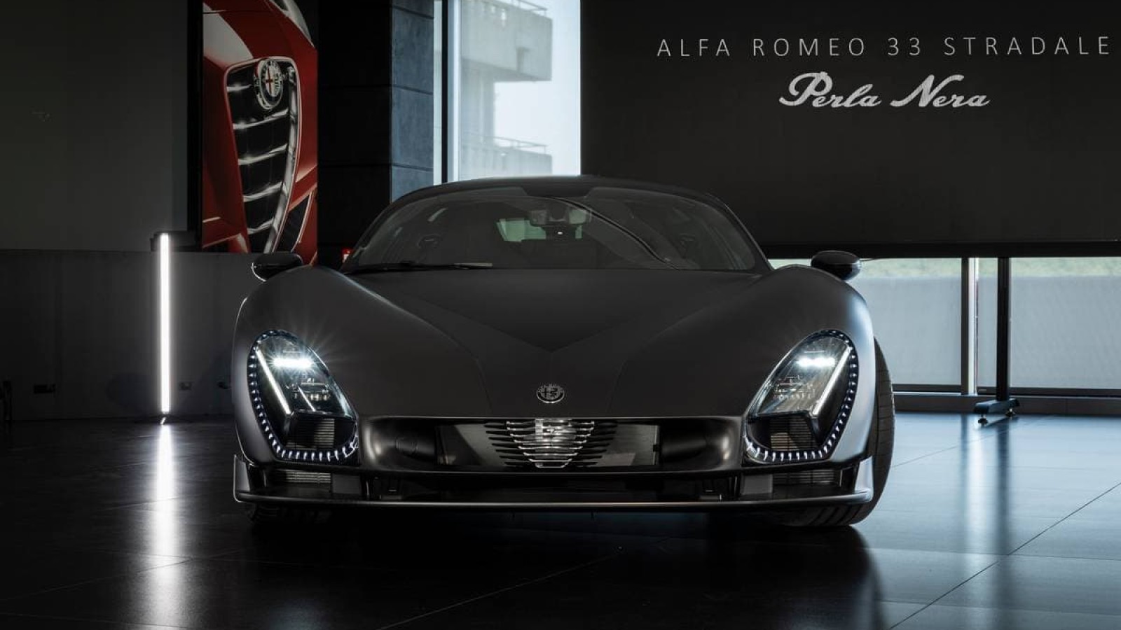 Alfa Romeo 33 Stradale Perla Nera: carbonio come opera d'arte