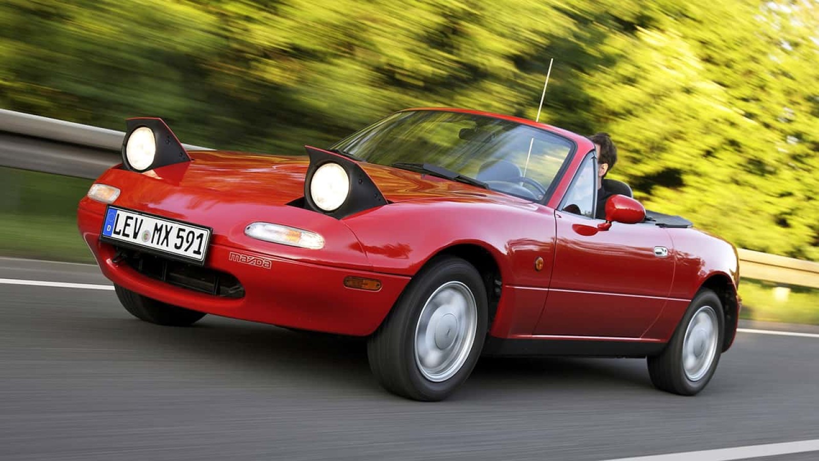 Fari a scomparsa: perché sono spariti dalle auto moderne