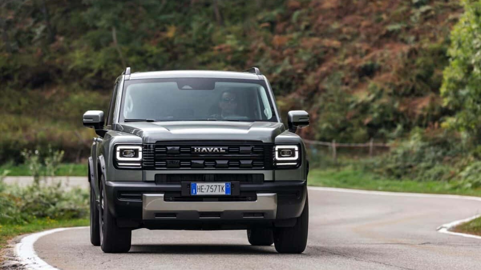 GWM H7, il SUV squadrato da 4,68 metri si mostra in foto