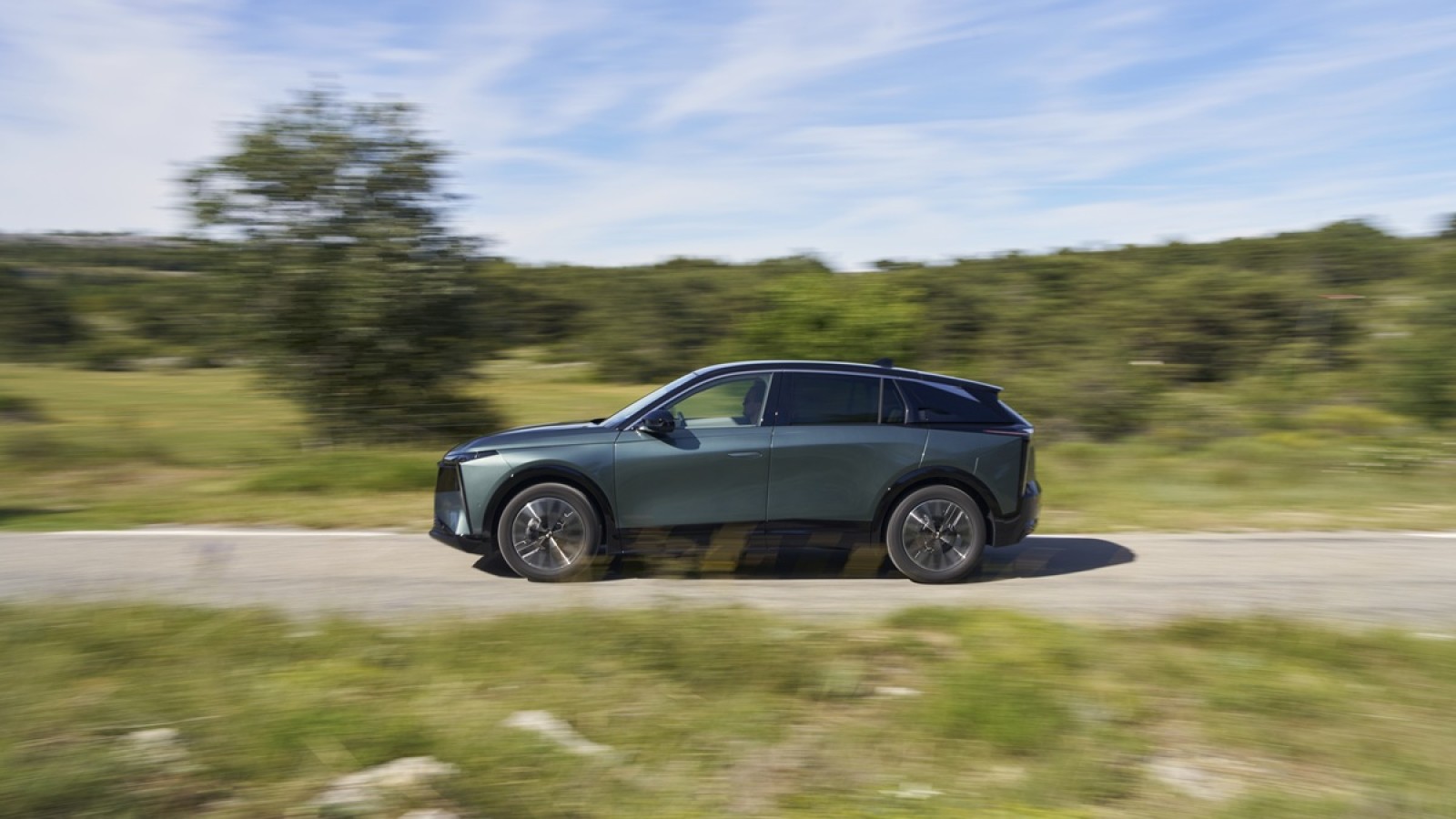 DS N°7: nuovo nome e tecnologia premium per il SUV di Melfi