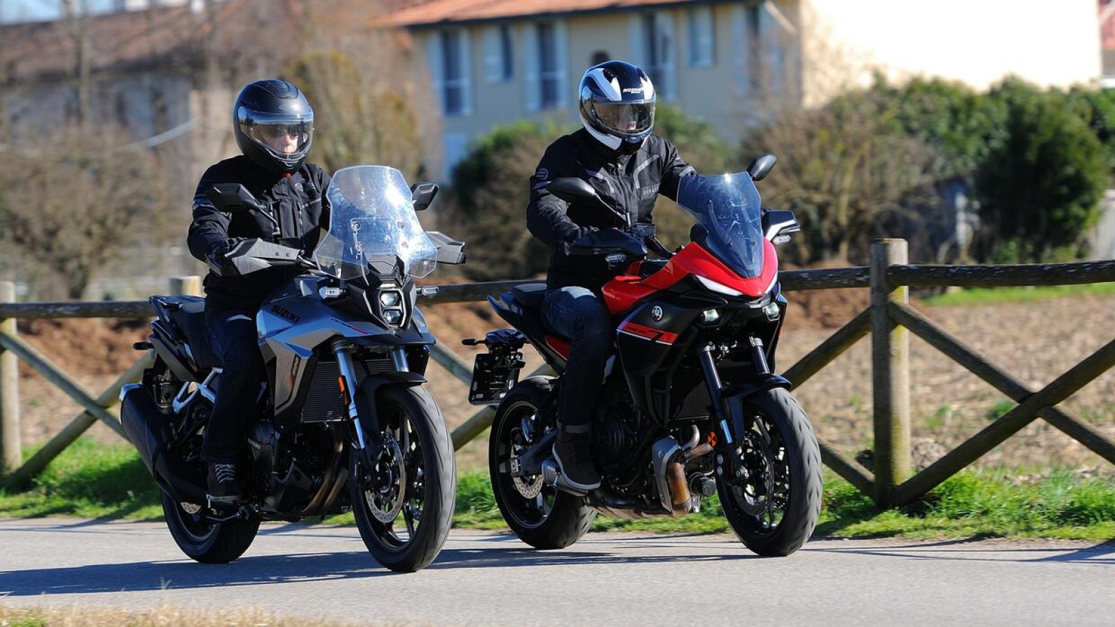 Suzuki V-Strom 800 SE vs Yamaha Tracer 7: chi vince tra le curve?